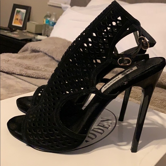 Women Heels - Picture 3 of 5